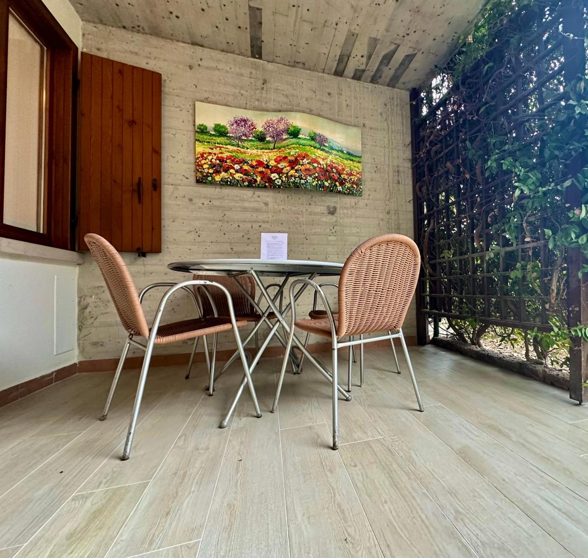 Lauri & Faggi Aparthotel Desenzano del Garda Exteriör bild