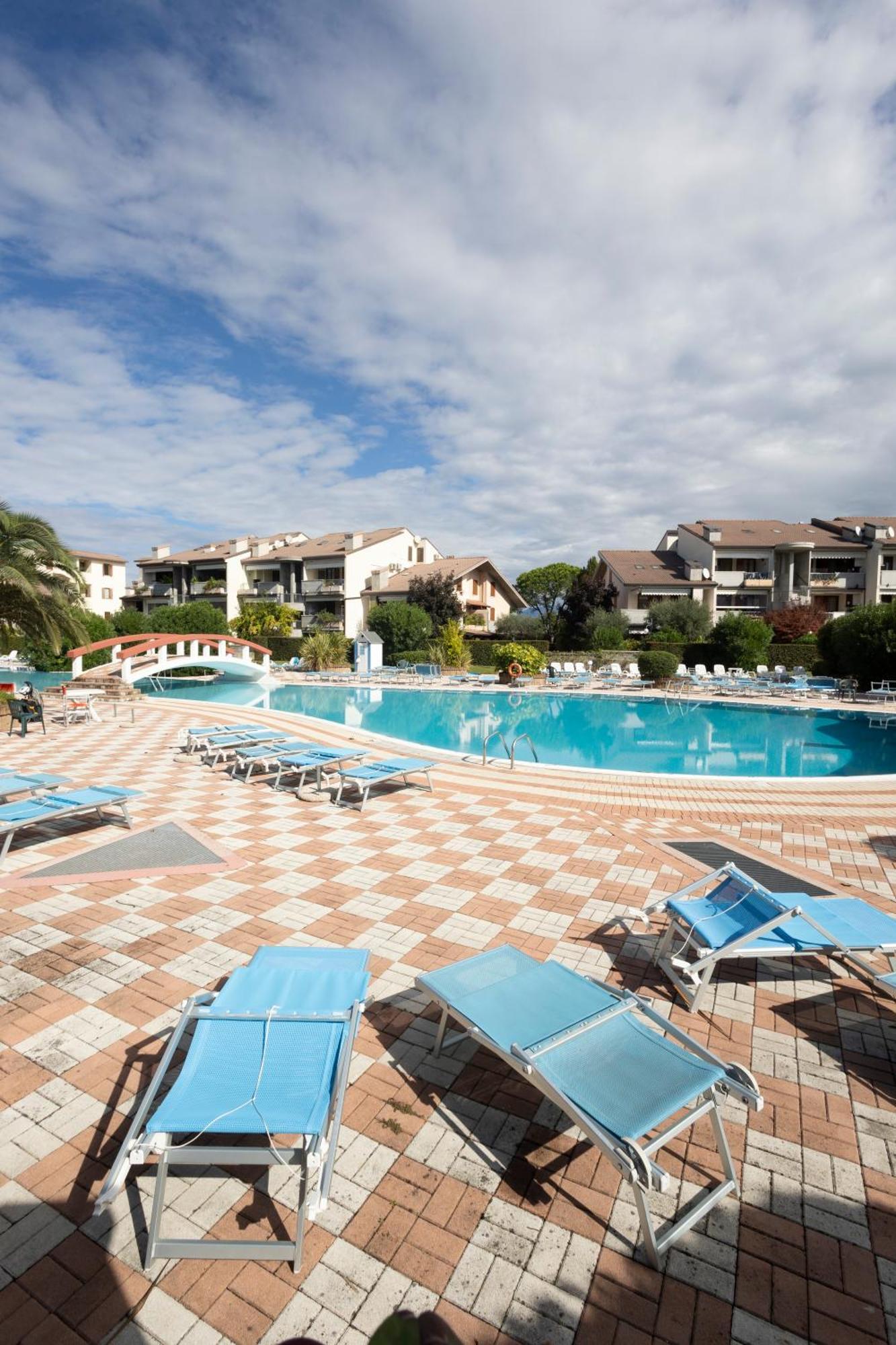 Lauri & Faggi Aparthotel Desenzano del Garda Exteriör bild
