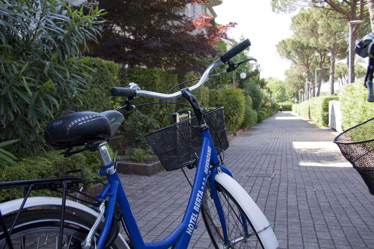 Lauri & Faggi Aparthotel Desenzano del Garda Exteriör bild